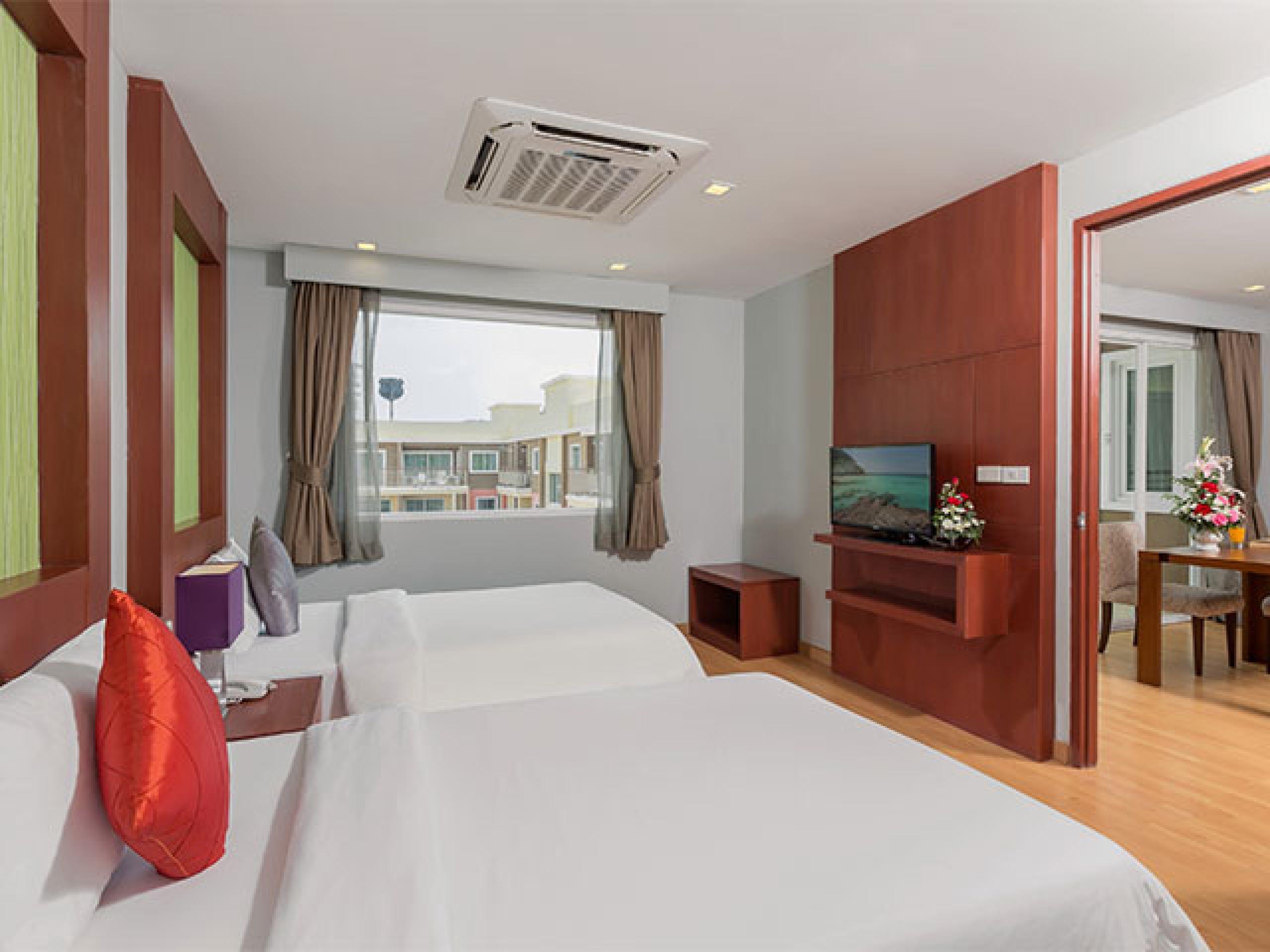 Bauman Residence Phuket Buitenkant foto