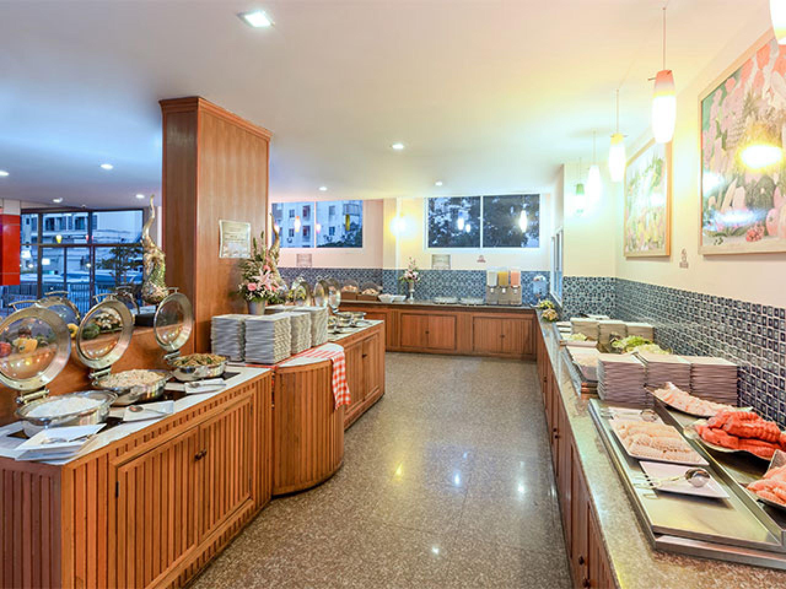 Bauman Residence Phuket Buitenkant foto