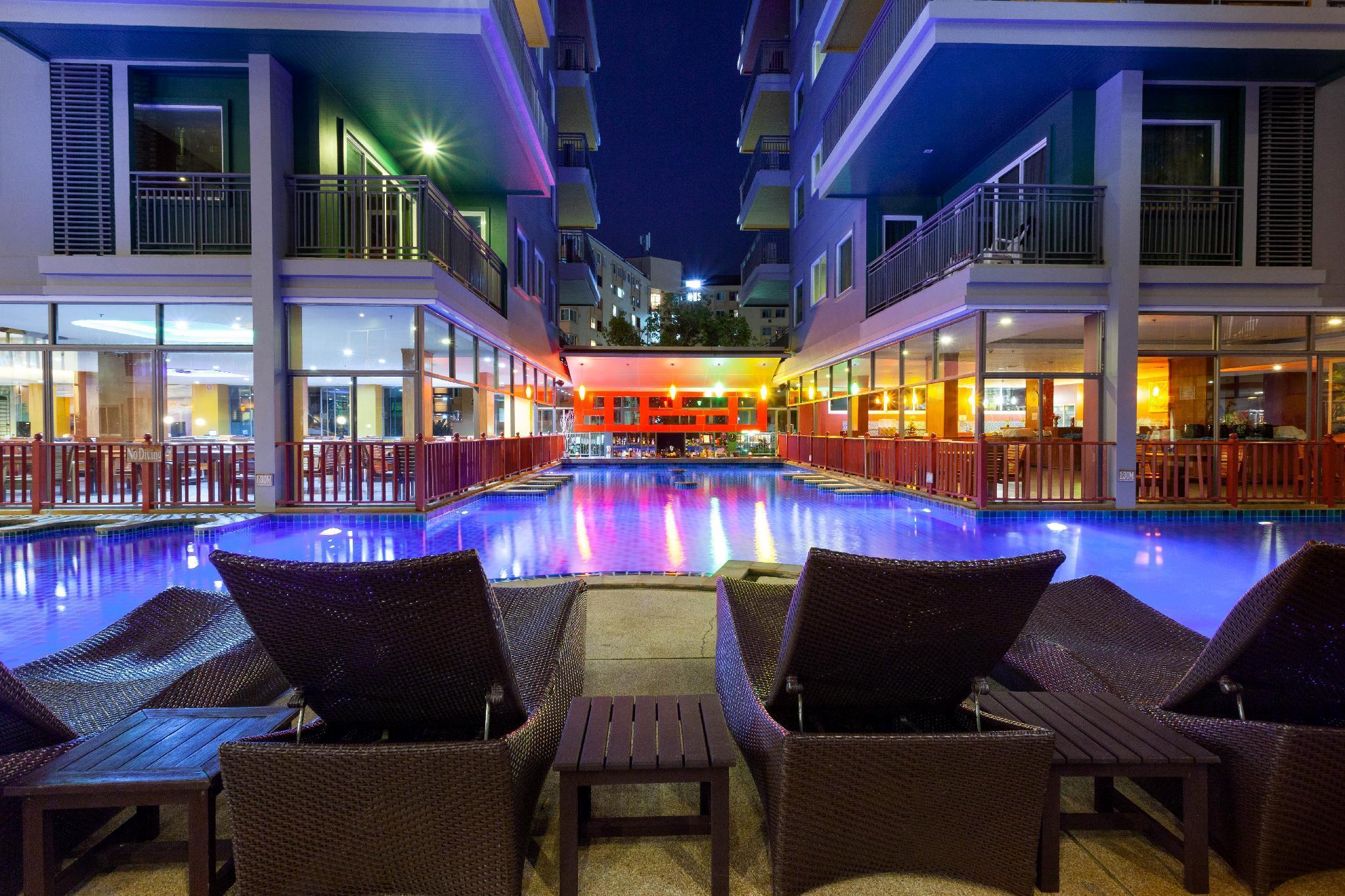 Bauman Residence Phuket Buitenkant foto