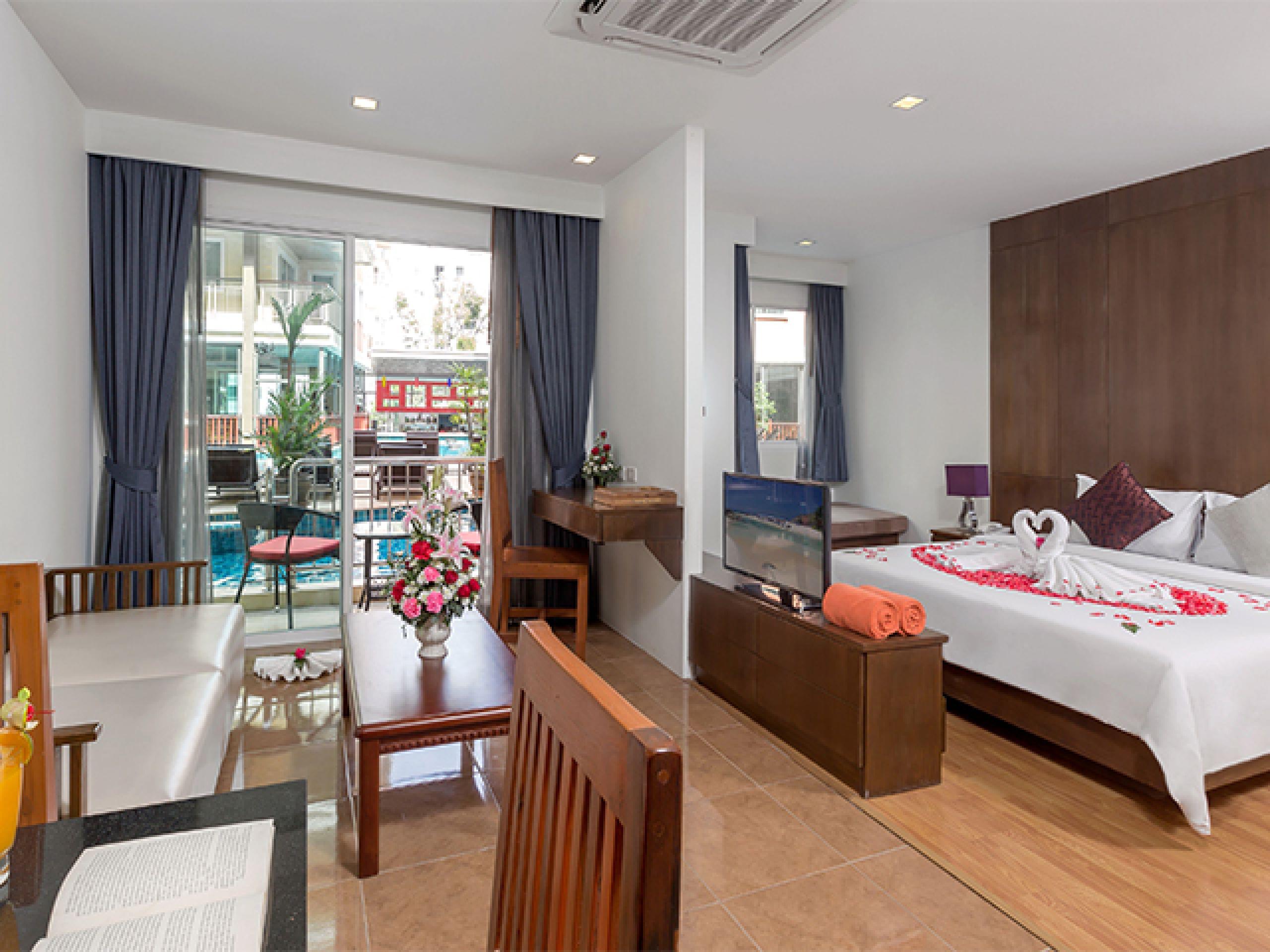 Bauman Residence Phuket Buitenkant foto