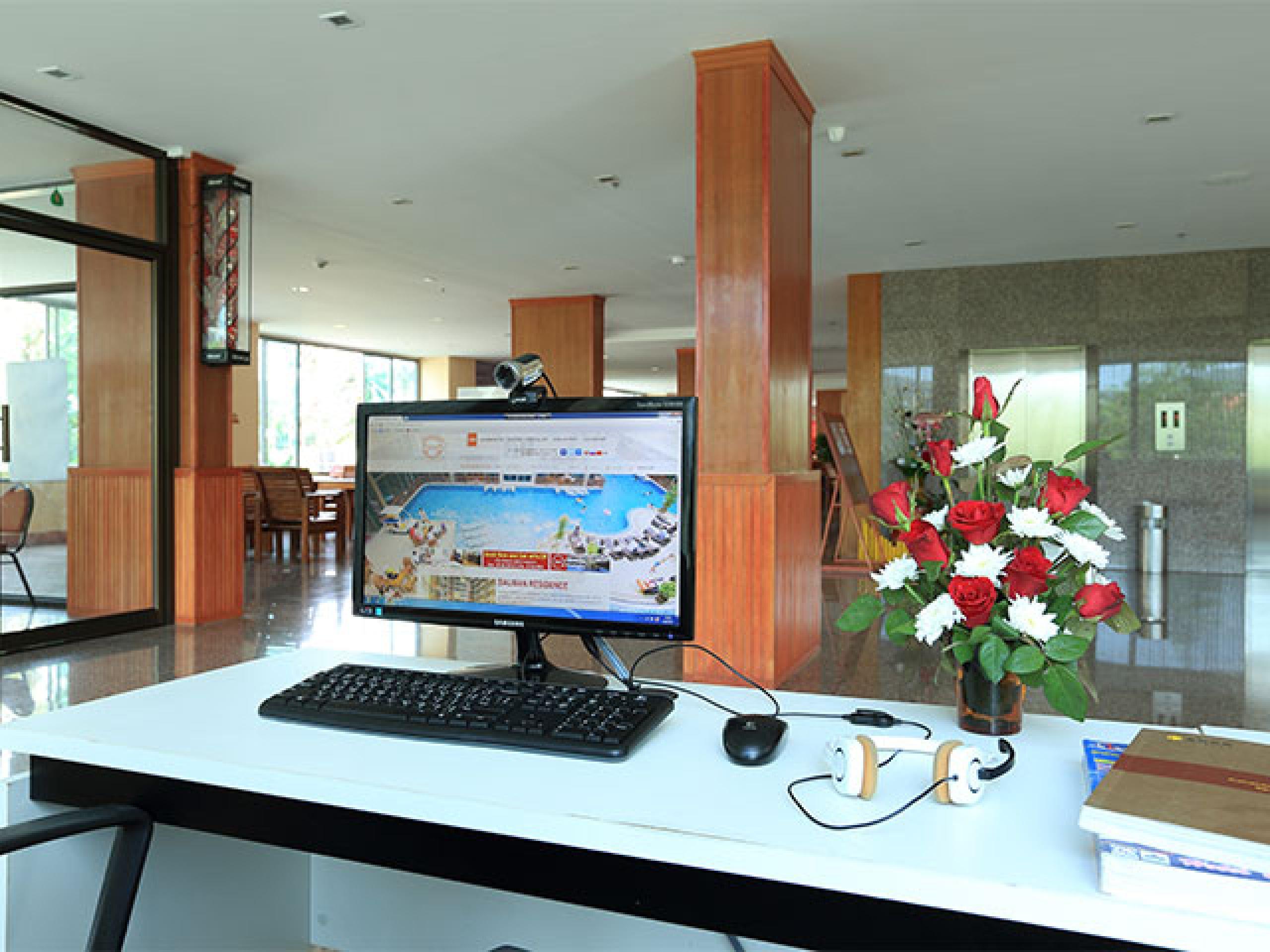 Bauman Residence Phuket Buitenkant foto