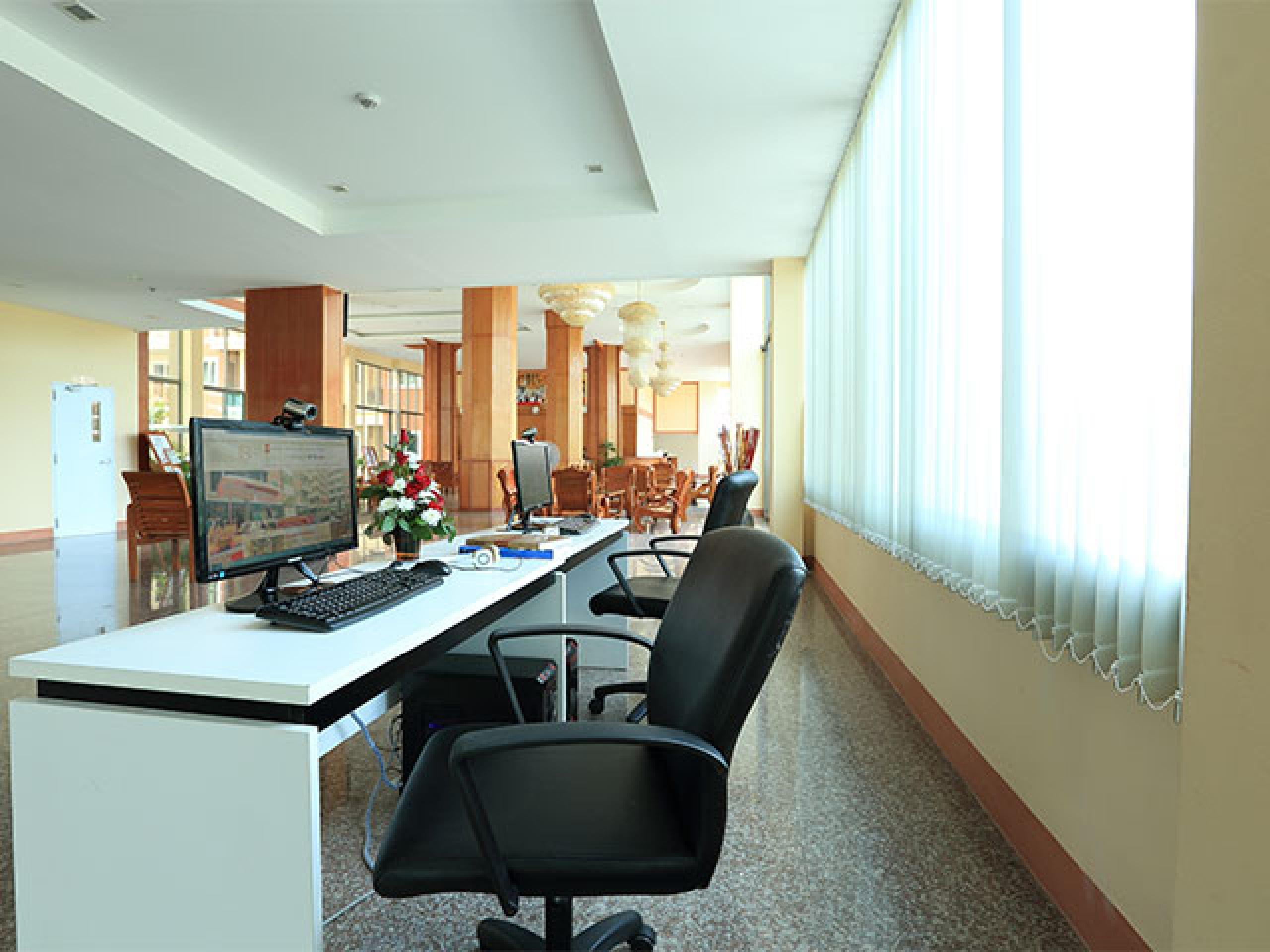 Bauman Residence Phuket Buitenkant foto
